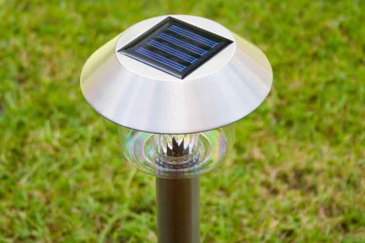 why do solar garden lights stop working
