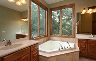 how much does it cost to remodel small bathroom